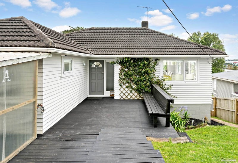 230 Sunset Road, Windsor Park, Auckland - Carousel 1