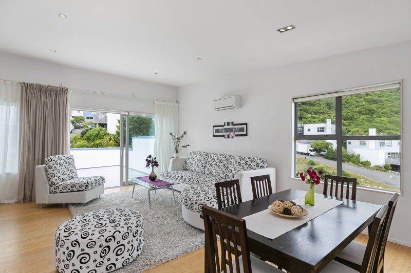 82 Saddleback Grove, Karori, Wellington - Carousel 1