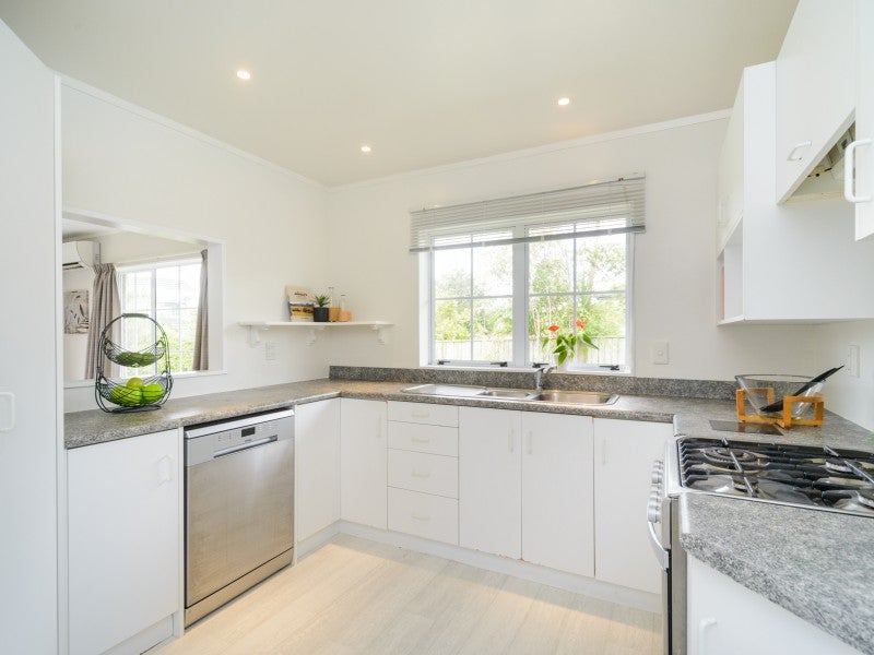 155 Summerhill Drive, Fitzherbert, Palmerston North - Carousel 2