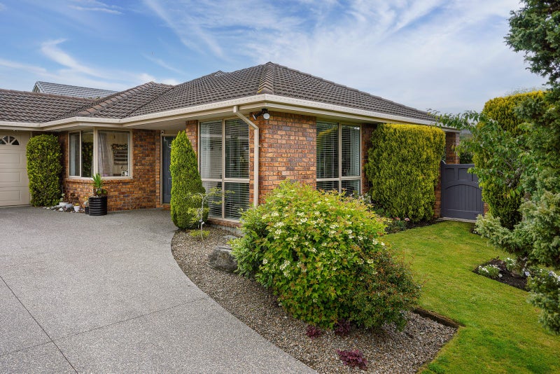 2 Glencullen Drive, Casebrook, Christchurch - Carousel 1