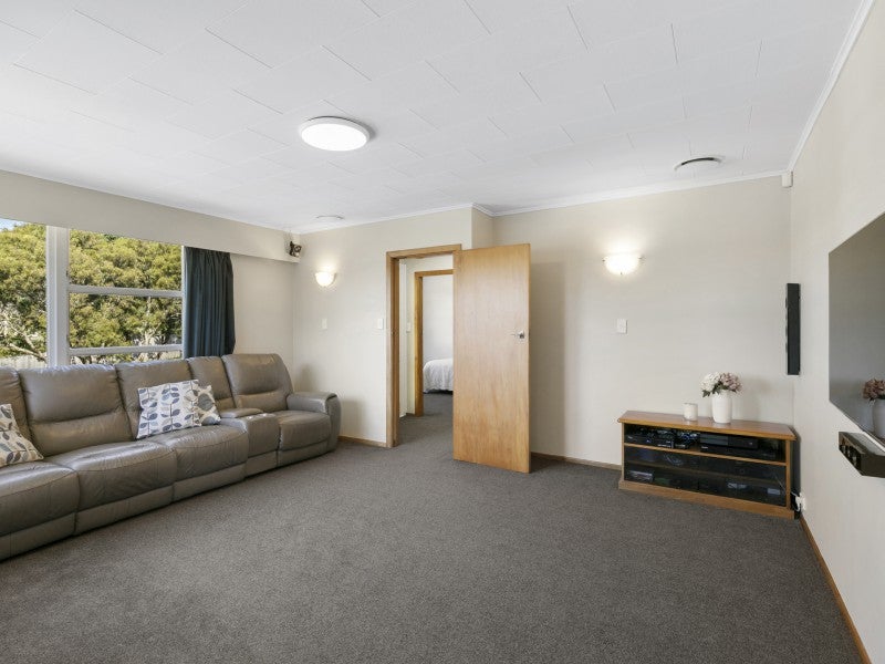 301 Dowse Drive, Maungaraki, Lower Hutt - Carousel 2