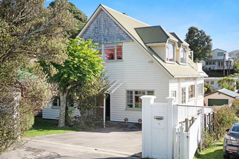 10 Henderson Street, Karori, Wellington - Carousel 1