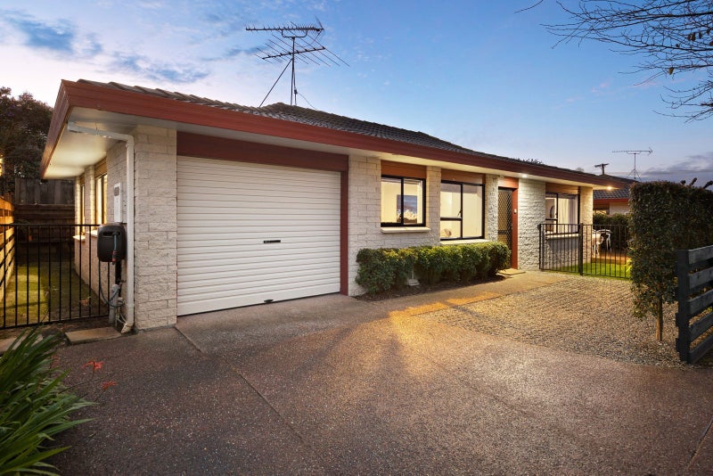 2/23 Kings Road, Panmure, Auckland - Carousel 2