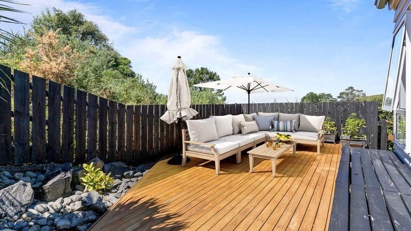 2/272 Glamorgan Drive, Northcross, Auckland - Carousel 1