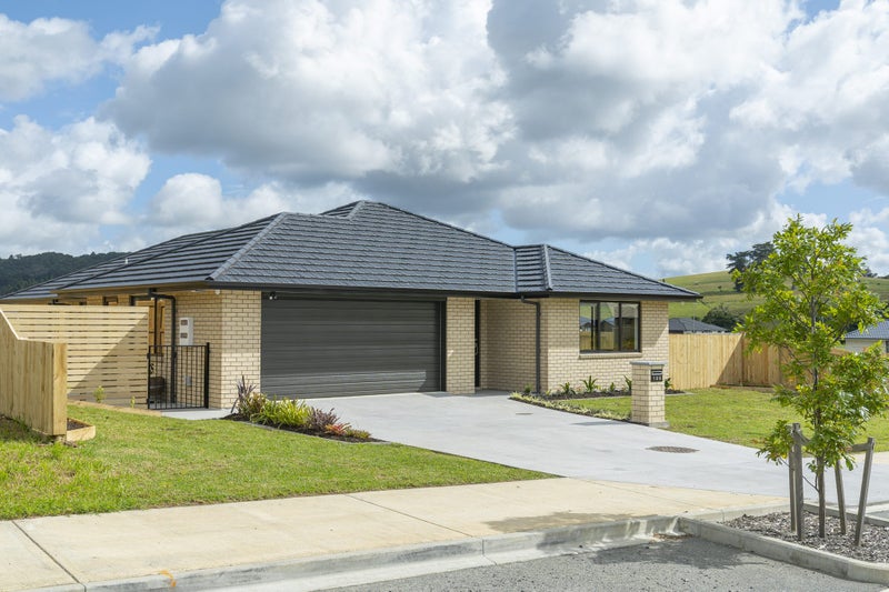 128 Wairau Drive, Tikipunga, Whangarei - Carousel 1