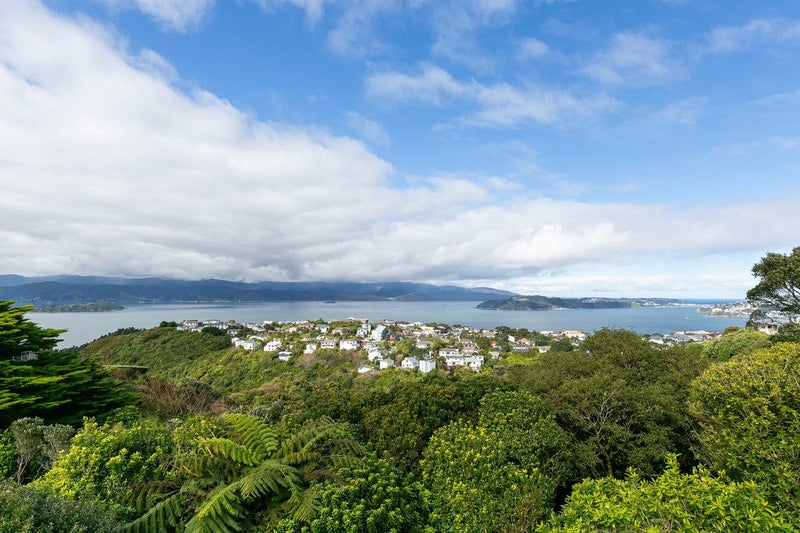 24A Gurkha Crescent, Khandallah, Wellington - Carousel 1