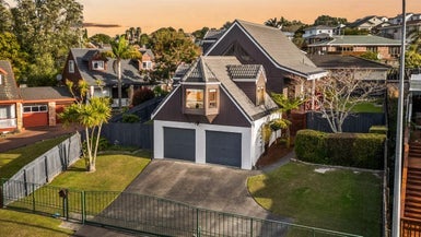 64 Granville Drive, Massey, Auckland - Carousel 1