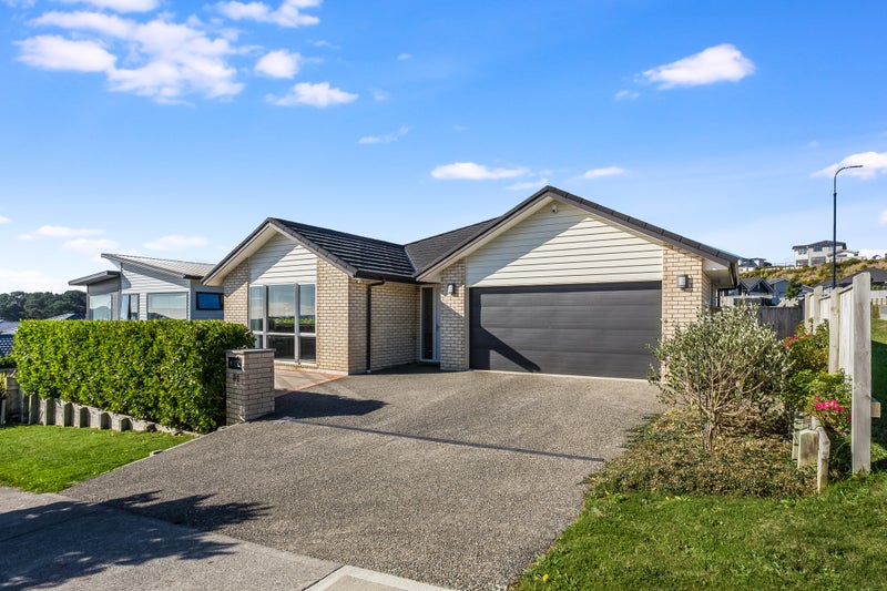 31 John Burke Drive, Aotea, Porirua - Carousel 1