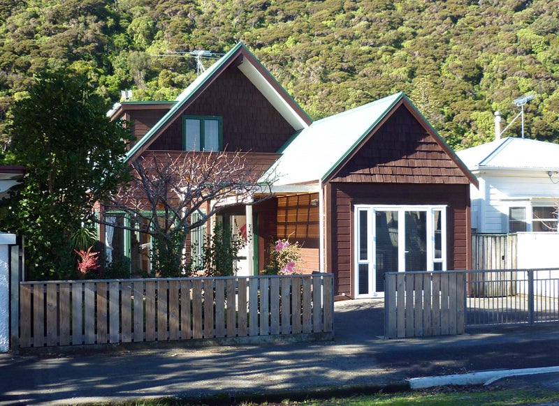 51 Oroua Street, Eastbourne, Lower Hutt - Carousel 1