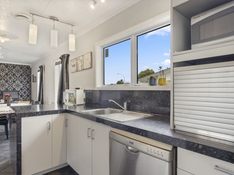 21 Oberon Street, Stratford - Carousel 2