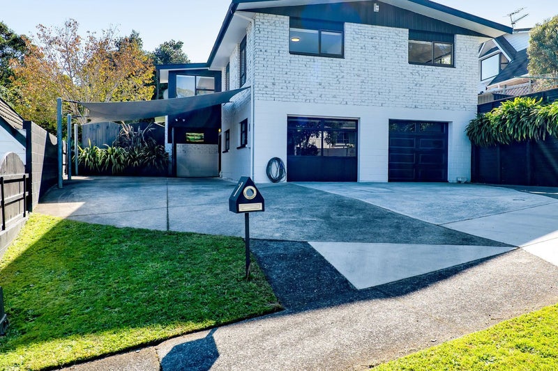 7 Lombardy Place, Whalers Gate, New Plymouth - Carousel 1