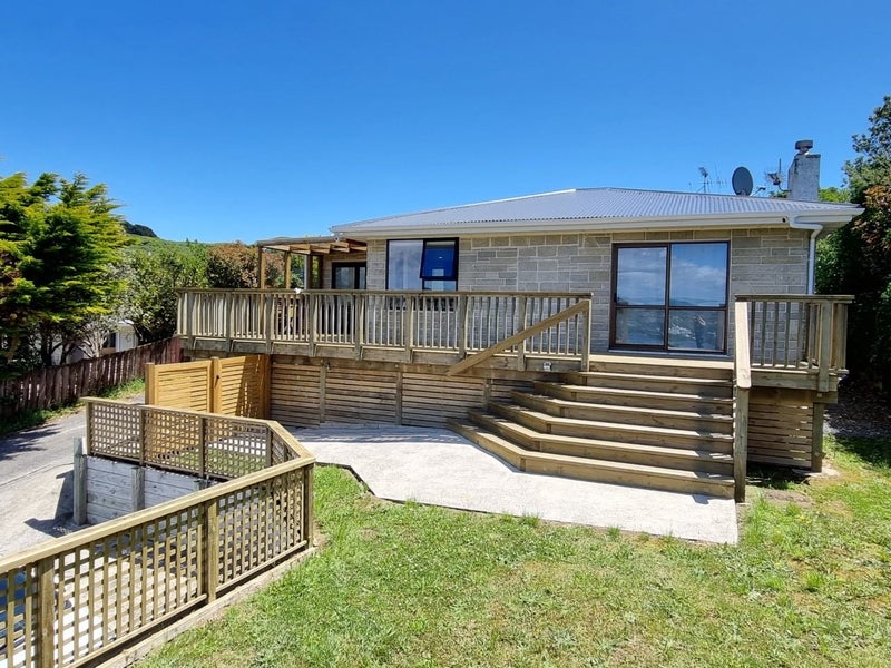31 Hiwi Crescent, Titahi Bay, Porirua - Carousel 2
