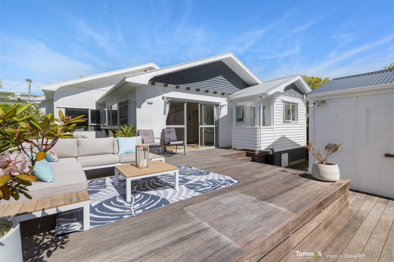 234 The Parade, Island Bay, Wellington - Carousel 1