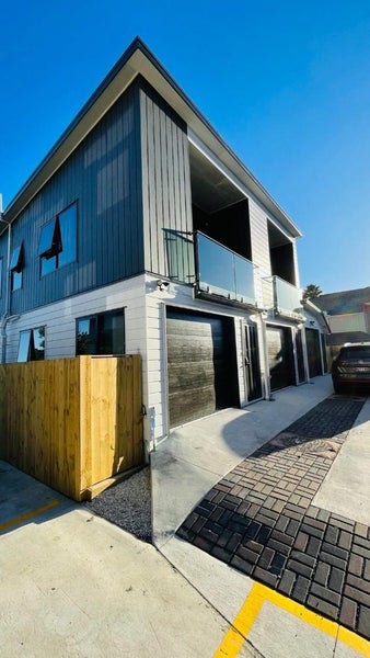 1/243 Mount Albert Road, Wesley, Auckland - Carousel 1