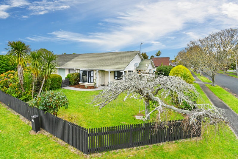 2/26 Walter Strevens Drive, Conifer Grove, Takanini - Carousel 2