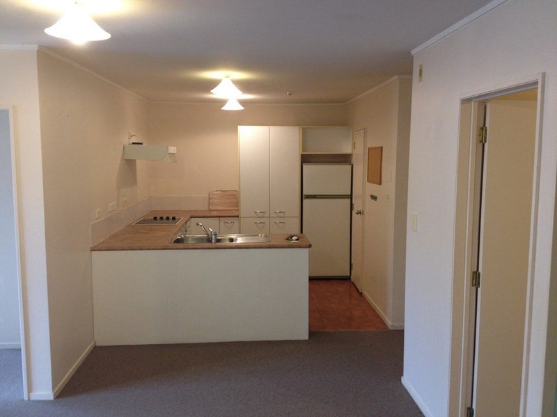 2/1 Akiraho Street, Mount Eden, Auckland - Carousel 1