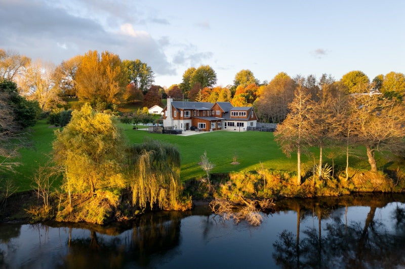 2247 River Road, Horsham Downs, Hamilton - Carousel 1