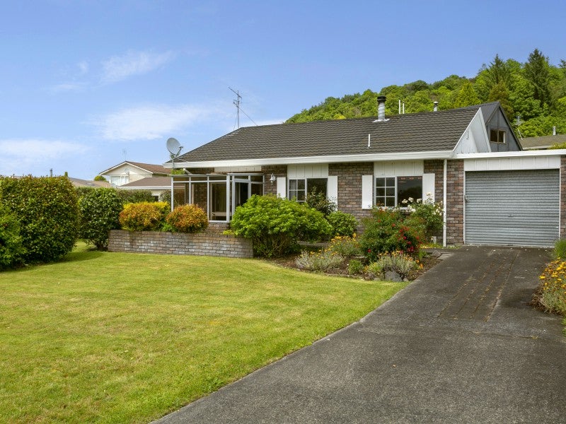 11A Reeves Road, Acacia Bay, Taupo - Carousel 1