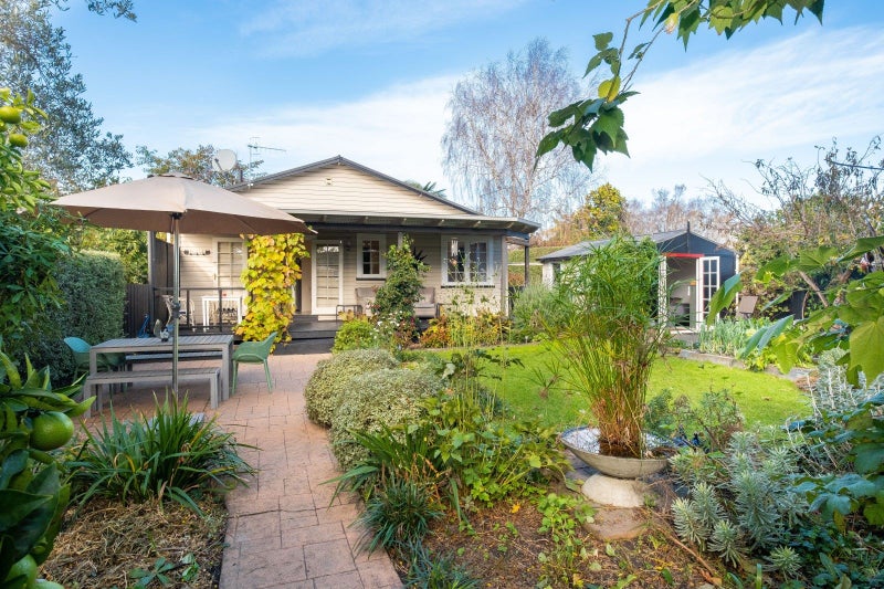 900 Caroline Road, Mayfair, Hastings - Carousel 2