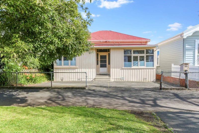 88 Burnley Terrace, Sandringham, Auckland - Carousel 1