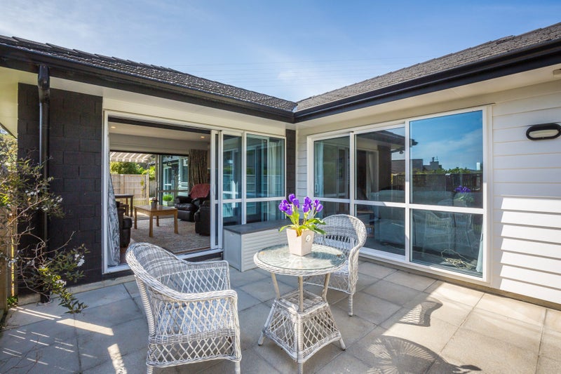 44 Banks Boulevard, Whitby, Porirua - Carousel 2