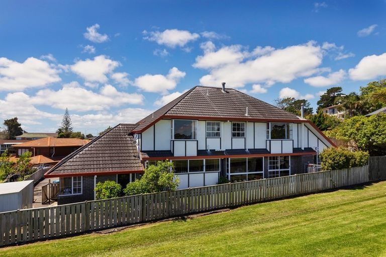 3 Sylvania Crescent, Lynfield, Auckland - Carousel 2