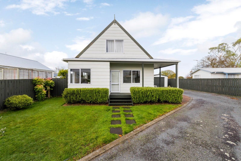 12 Beadle Place, St Andrews, Hamilton - Carousel 1