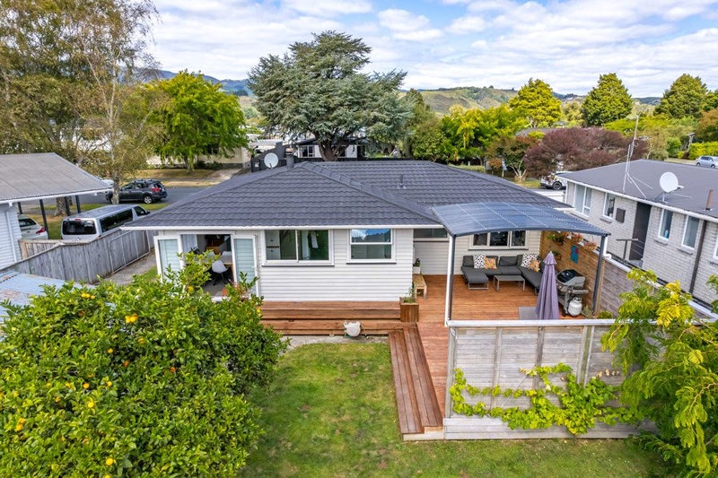 37 California Drive, Totara Park, Upper Hutt - Carousel 1