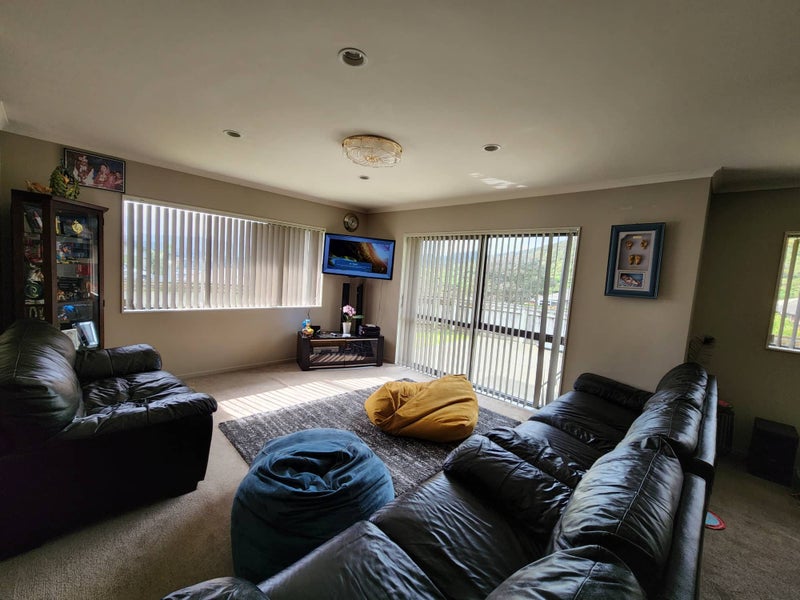 46 King Charles Drive, Kingsley Heights, Upper Hutt - Carousel 2