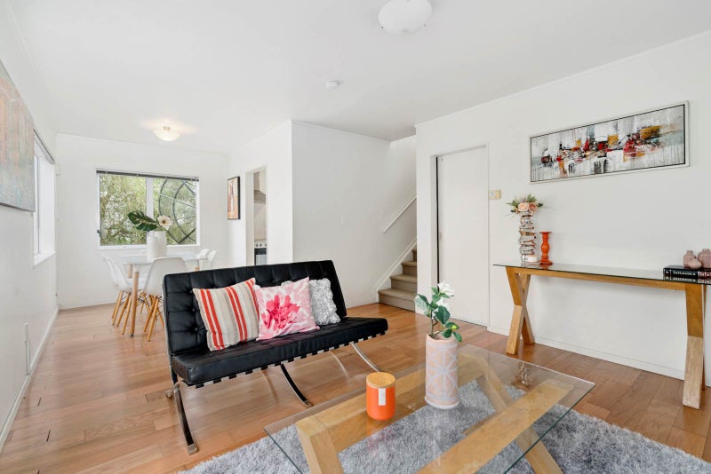 2/21 Donegal Street, Avondale, Auckland - Carousel 1