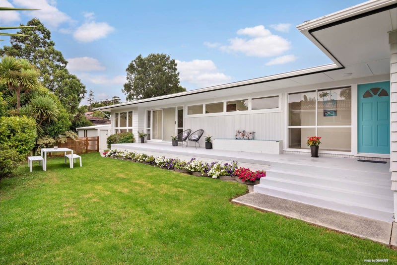 11 Teviot Place, Totara Vale, Auckland - Carousel 2