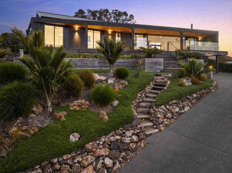 20 Marine View Road, Onetangi, Waiheke Island - Carousel 1