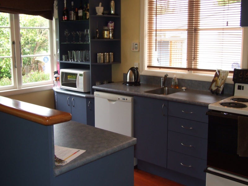37 St Albans Avenue, Hokowhitu, Palmerston North - Carousel 2