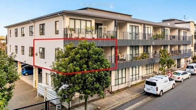 2I/1 Wadier Place, Henderson, Auckland - Carousel 1