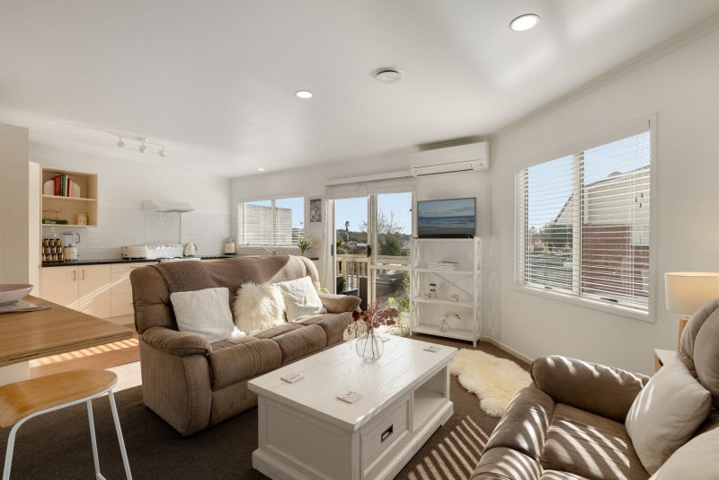 1 Jonathon Street, Brookfield, Tauranga - Carousel 2