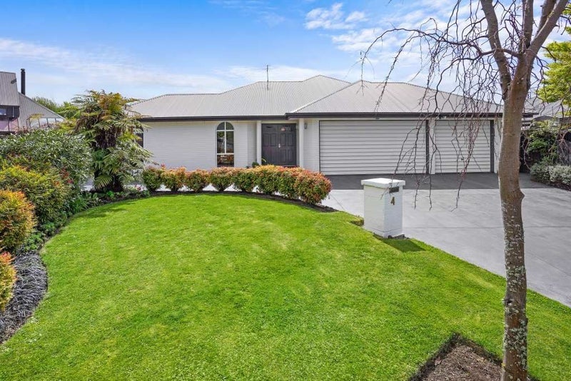 4 Thicket Close, Redwood, Christchurch - Carousel 2
