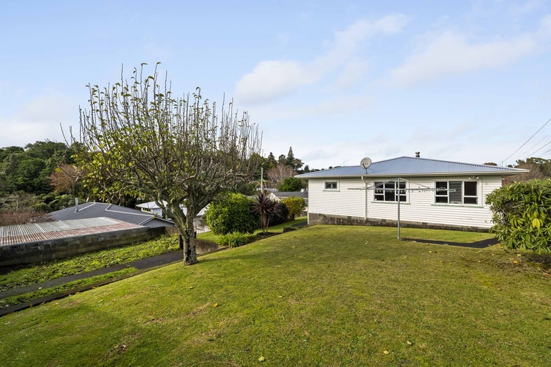 31 Elizabeth Place, Ferndale, New Plymouth - Carousel 1