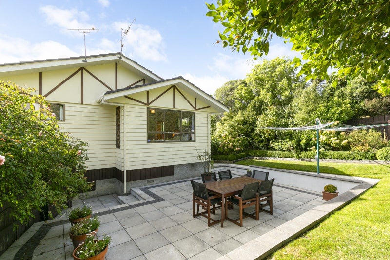 1 Brasenose Place, Tawa, Wellington - Carousel 2