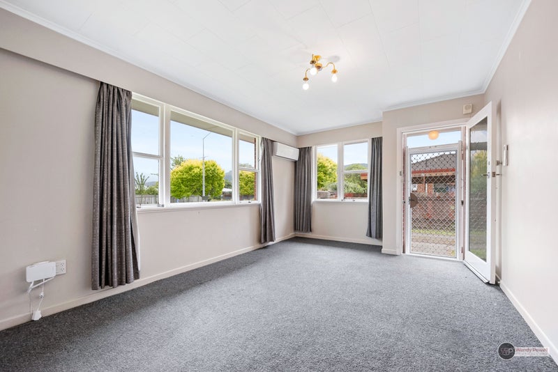 1/11 Sutherland Avenue, Silverstream, Upper Hutt - Carousel 2