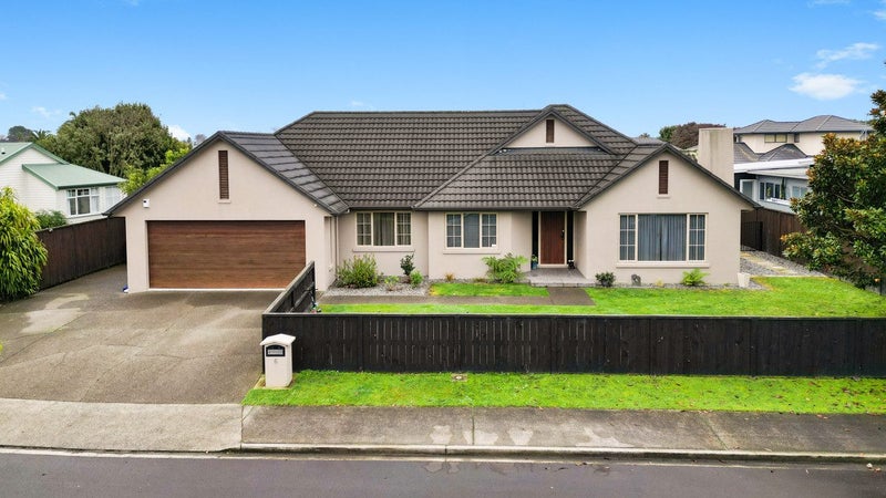 6 Sovereign Place, Rototuna North, Hamilton - Carousel 1