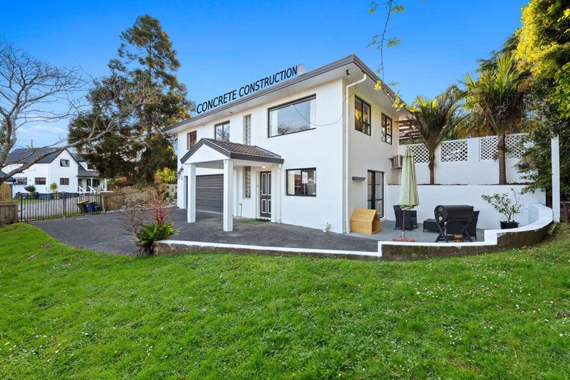 4 Queen Natalie Place, Massey, Auckland - Carousel 2