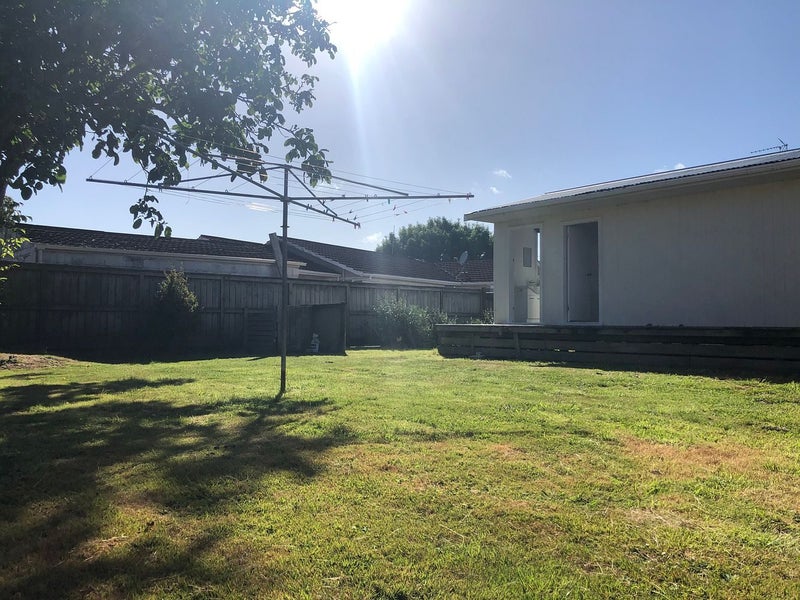 2 Sheridan Street, Silverdale, Hamilton - Carousel 2