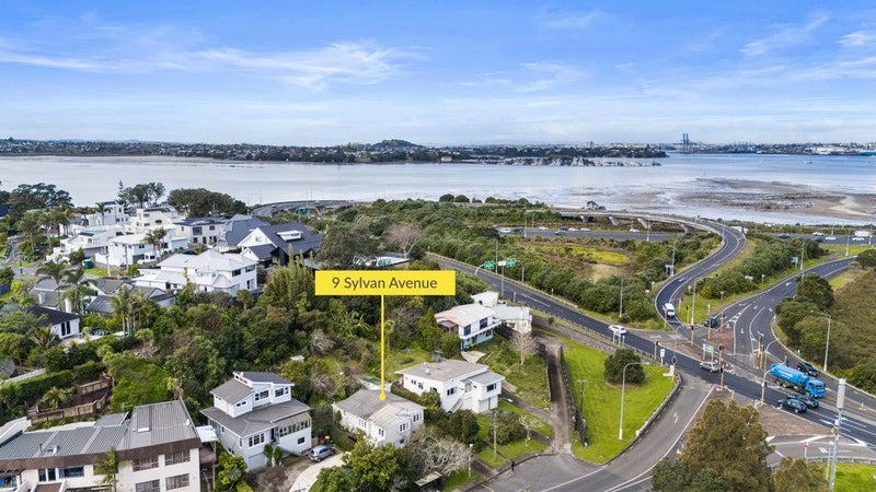 9 Sylvan Avenue, Northcote, Auckland - Carousel 2
