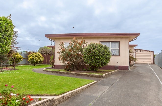 100 Wynyard Crescent, Tamatea, Napier - Carousel 1