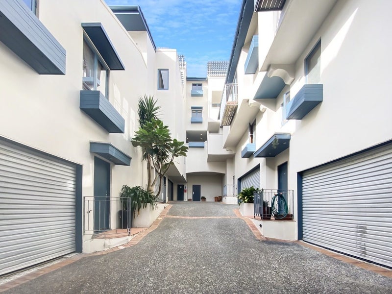 7E Austin Street, Mount Victoria, Wellington - Carousel 1