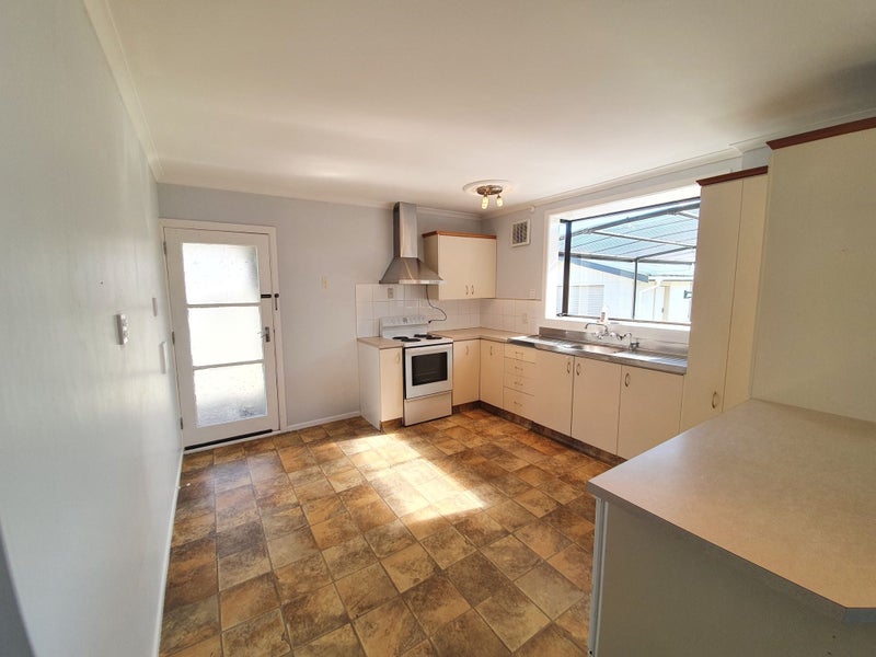 32 Tararua Terrace, Cloverlea, Palmerston North - Carousel 13