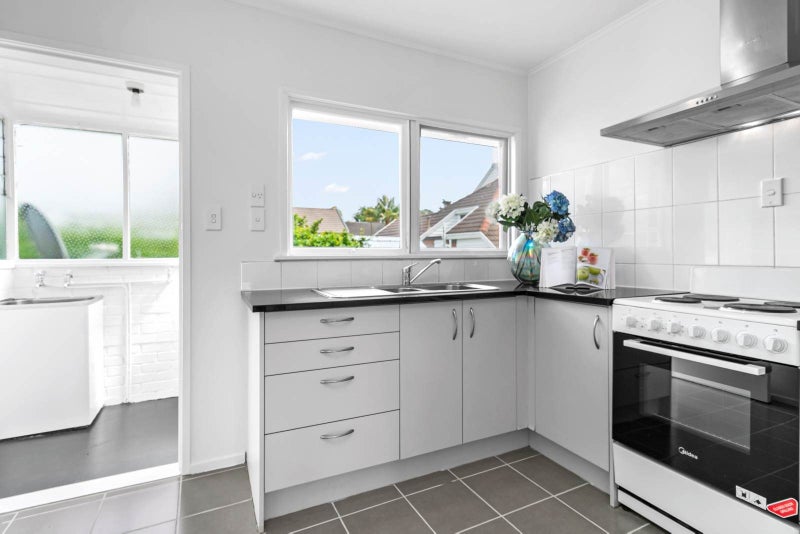 2/11 Peary Road, Mount Eden, Auckland - Carousel 2