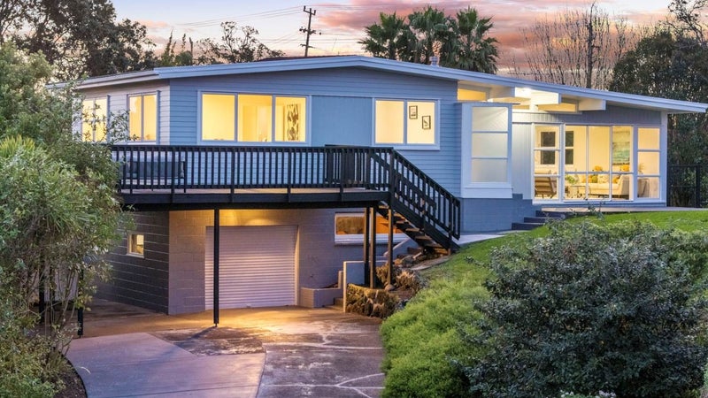 27 Cyclarama Crescent, Massey, Auckland - Carousel 1