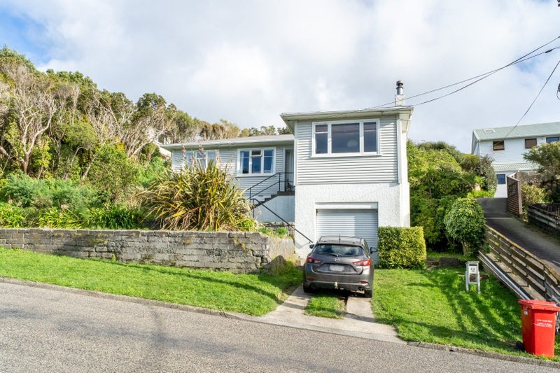 22 Lyndfield Lane, Newlands, Wellington - Carousel 1