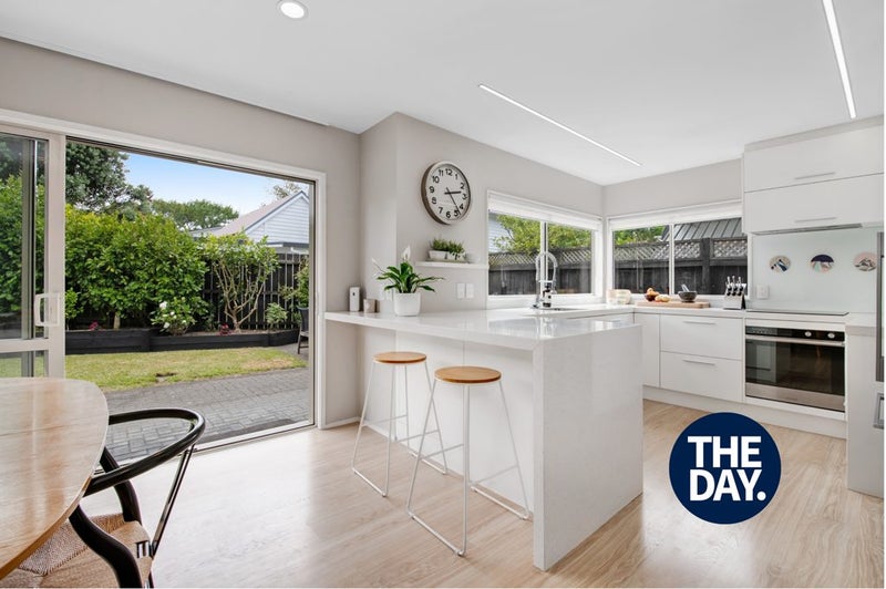 2/37 Nile Road, Milford, Auckland - Carousel 1